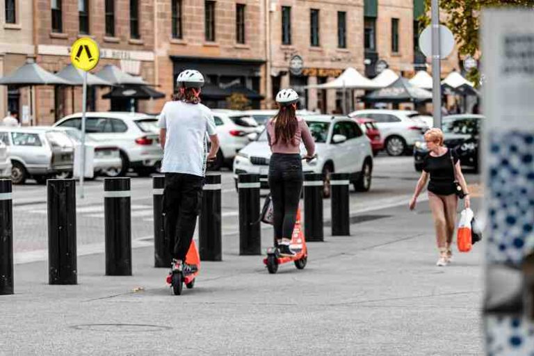 Pourquoi La Trottinette Électrique Est Devenue Un Incontournable Du Mode De Vie Urbain Pourquoi La Trottinette Électrique Est Devenue Un Incontournable Du Mode De Vie Urbain